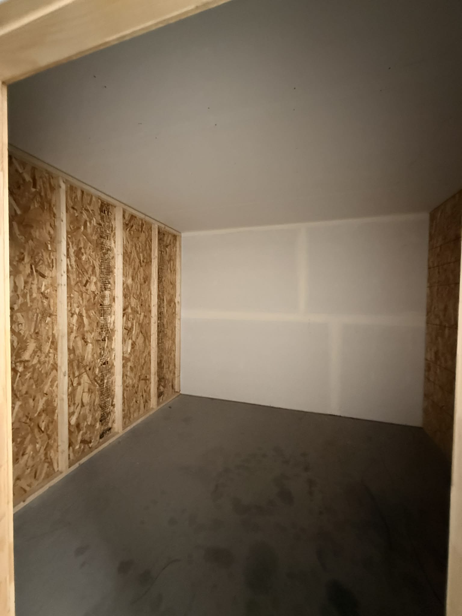 Allée des entrepôts Sartigan — accès en véhicule