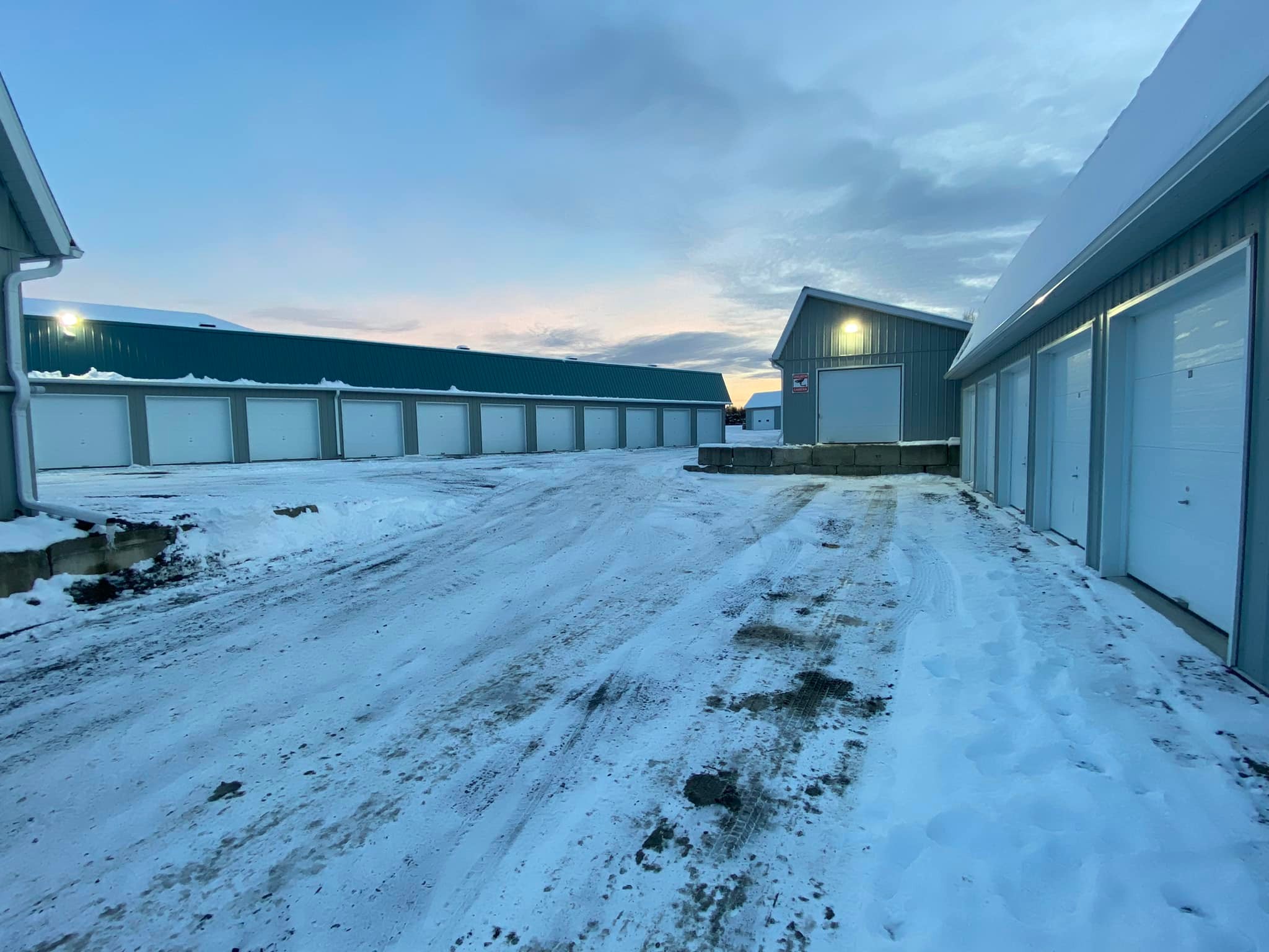 Entrepôts Sartigan au coucher de soleil — Saint-Georges de Beauce